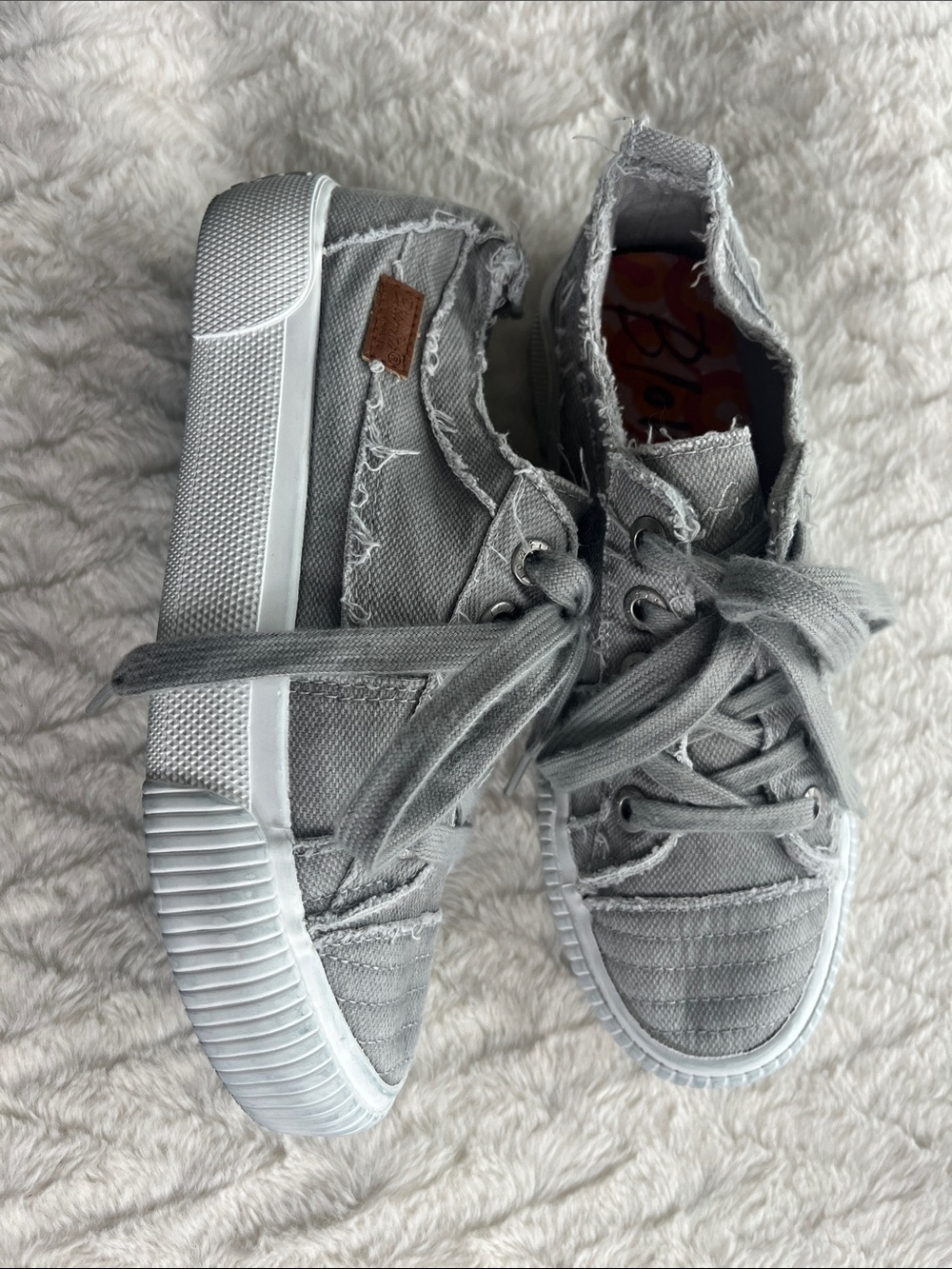 Blowfish Women’s Distressed Low-Top Sneakers in Light Gray
